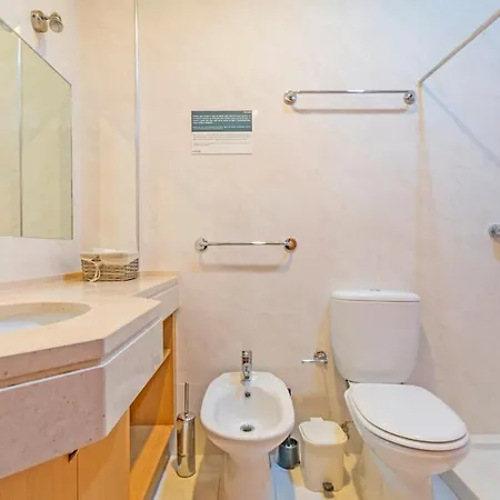 Apartment Houze_apartment W/ Terrace, Perfect For Surfers! *